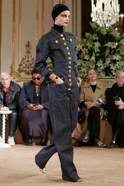 Look 17